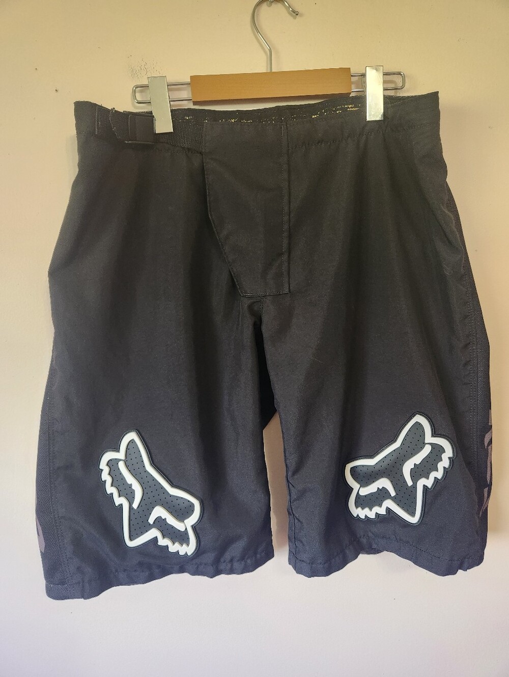 ​Fox Racing Black Motocross MTB Biking Shorts Size 34 Waterproof Trail Riding